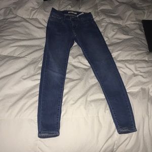 stretchy levi’s jeans
